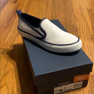 Sperry Vineyard Vines Seaside canvas slip one